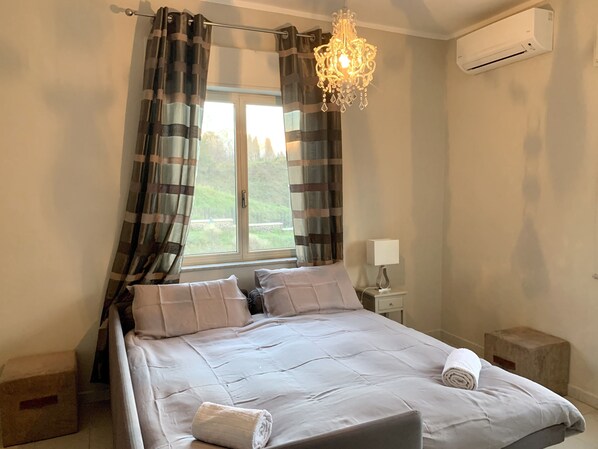2 bedrooms, iron/ironing board, travel crib, free WiFi