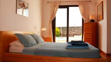 3 bedrooms, in-room safe, iron/ironing board, travel cot