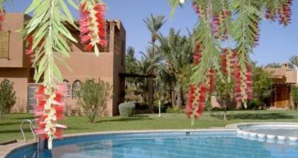 VILLA, palmeraie,dans résidence avec piscine,proche centre ville et Médina.