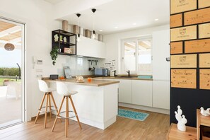 Frigorífic, microones, forn i placa de cuina 