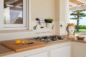 Frigorífic, microones, forn i placa de cuina 