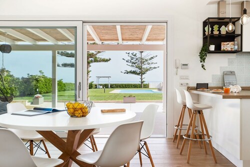 Sea Home - Villa with pool by the sea