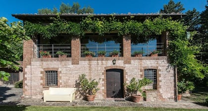 GRANJA CON ENCANTO EN LAS COLINAS MARCHIGIANAS