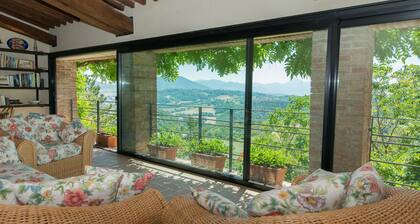 CHARMING FARMHOUSE IN THE MARCHIGIAN HILLS