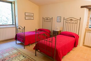 3 slaapkamers, een strijkplank/strijkijzer, wifi, beddengoed