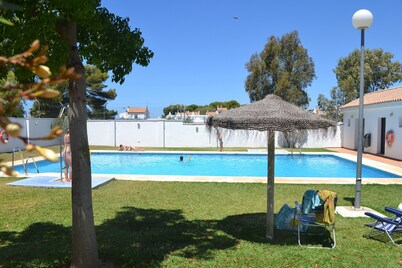 Apartment pool in La Atalaya for 6 person, terrace and 250m. Beach