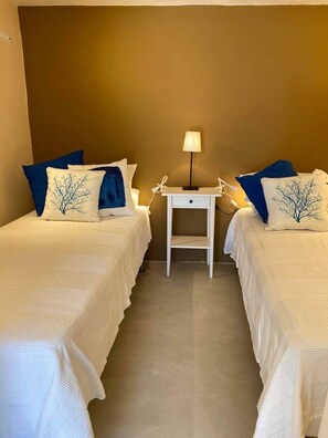 2 chambres, fer et planche à repasser, Wi-Fi, draps fournis