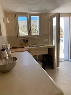 Fridge, microwave, oven, stovetop - Spectacular and Charming House in Sifnos Keronissos Village (Sifnos)