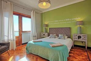 6 quartos, ferros/tábuas de passar roupa, Wi-Fi, roupa de cama