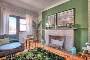 TV - APOLONIA 4 FRONTAL. In the center of the monumental Lisbon (Lisboa)