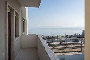 Property grounds - APOLONIA 4 FRONTAL. In the center of the monumental Lisbon (Lisboa)