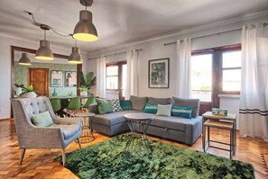 TV - APOLONIA 4 FRONTAL. In the center of the monumental Lisbon (Lisboa)