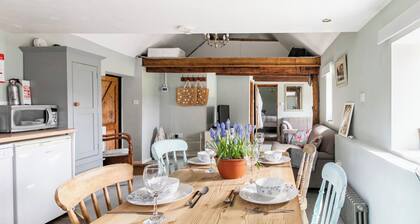 Tranquil grade II listed barn next to historic windmill