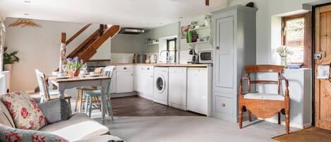 TV, fireplace, DVD player, books