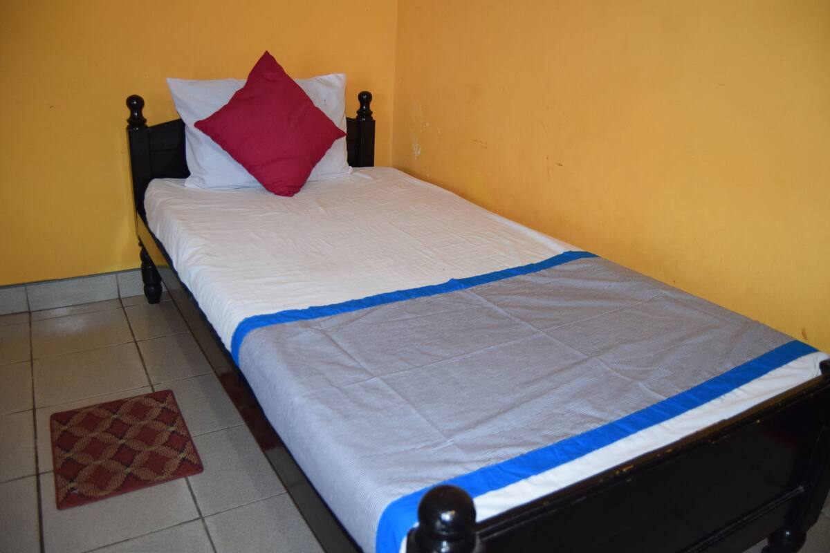 Habitación doble económica | Wifi gratis y ropa de cama