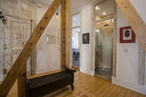 Interior - INTENDENT GALLERY, This new, nice, modern and confortable apartment (Lisboa)