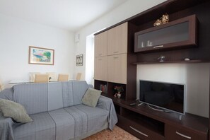 TV - Holiday Home Grecale, with sea view (Levanto)