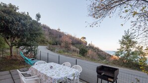 Outdoor dining - Holiday Home Grecale, with sea view (Levanto)