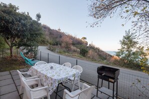 Outdoor dining - Holiday Home Grecale, with sea view (Levanto)