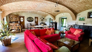 Interior - Beautifully restored farmhouse with pool immersed in the greenery (MAGLIANO ALFIERI)