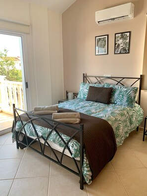 3 bedrooms, in-room safe, iron/ironing board, WiFi