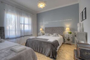 5 bedrooms, iron/ironing board, WiFi, bed sheets