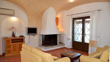 Télévision, cheminée