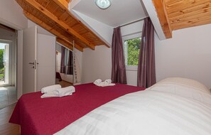 4 bedrooms, free WiFi, bed sheets