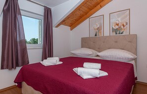 4 bedrooms, free WiFi, bed sheets