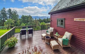 Outdoor dining - Lovely home in Utåker with house sea view (Utåker)