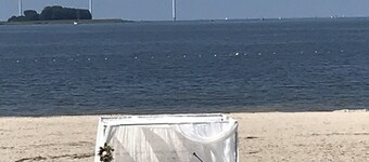 Great location! Beach and dyke in the immediate vicinity!