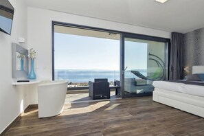 4 bedrooms, iron/ironing board, Internet, bed sheets - Luxury villa with heated pool in the most posh area of the city (Makarska)