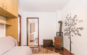 1 bedroom, free WiFi, bed sheets