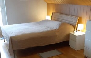 1 chambre, fer et planche à repasser, lit de bébé portatif, Wi-Fi