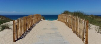 Pleasant house perfectly located 6 min walk from a beautiful beach