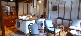 Loft cottage: covered terrace, swimming pool, outdoor area, park, garage 