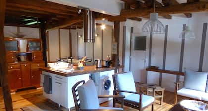 Loft cottage: covered terrace, swimming pool, outdoor area, park, garage