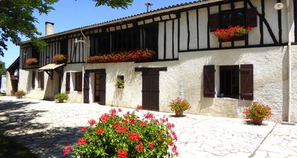 Loft cottage: covered terrace, swimming pool, outdoor area, park, garage