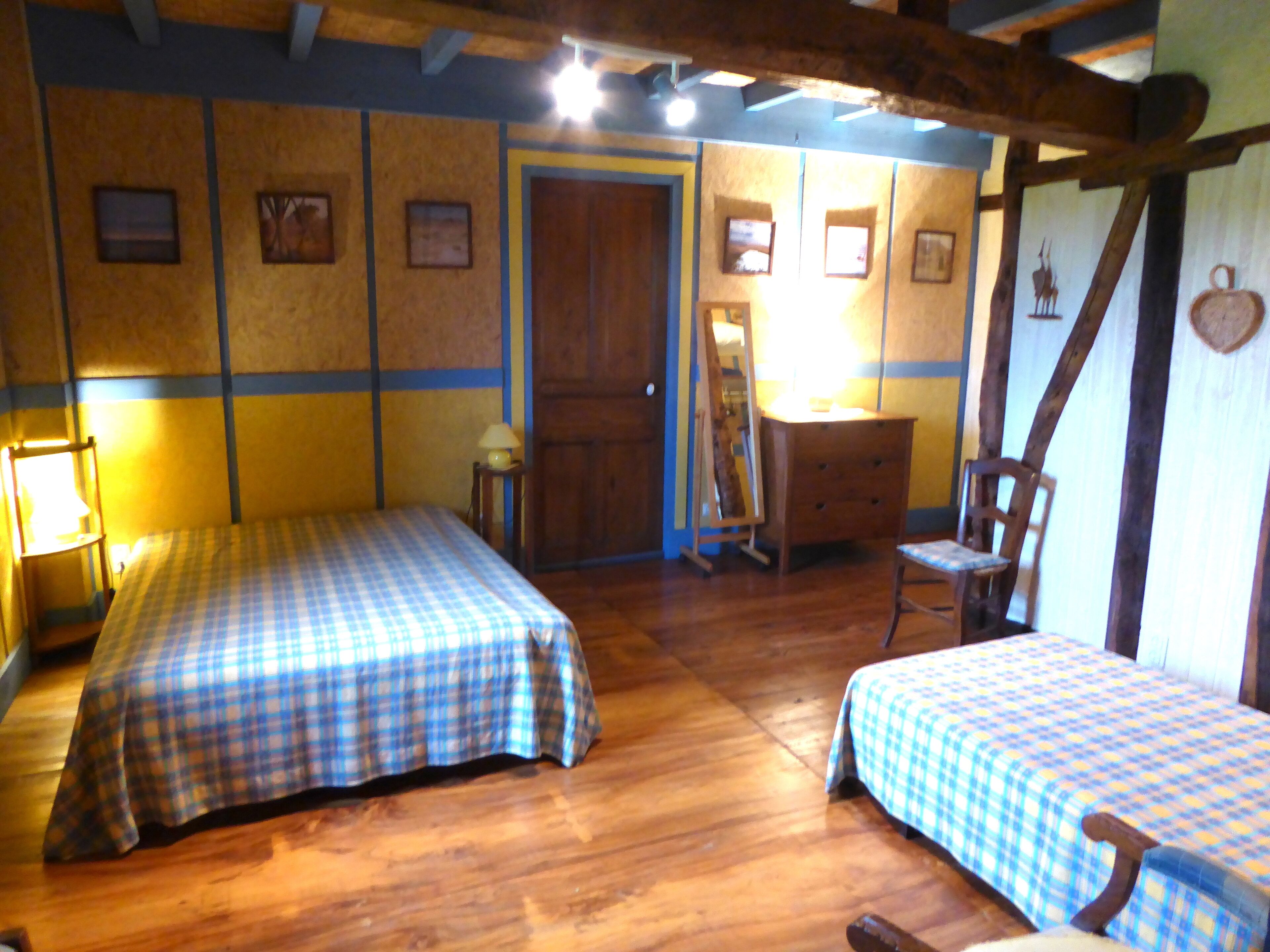 2 habitaciones, tabla de planchar con plancha y wifi gratis 