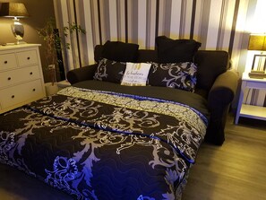 2 bedrooms, iron/ironing board, WiFi, bed sheets
