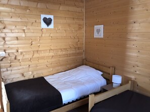 2 slaapkamers, een strijkplank/strijkijzer, wifi