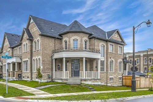 Markham Luxury New Town House 4 Bedrooms