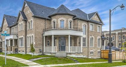 Markham Luxury New Town House 4 Bedrooms