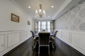 Fridge, microwave, oven, dishwasher - Markham Luxury New Town House 4 Bedrooms (Markham)