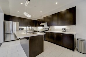 Réfrigérateur dans l'espace commun, micro-ondes dans l'espace commun