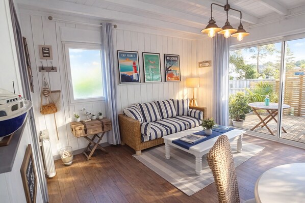 Flat-screen TV, books, stereo