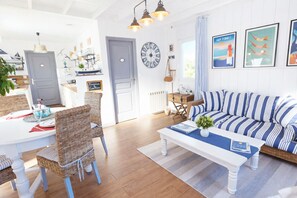 Flat-screen TV, books, stereo - Romantic cottage with private heated pool - 2 pers - Bassin d'Arcachon (Lanton)