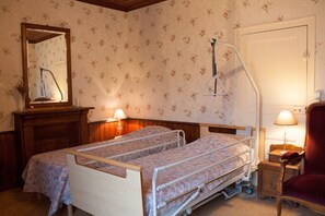 6 Schlafzimmer, Bügeleisen/Bügelbrett, Reisekinderbett, kostenloses WLAN