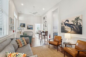 Een televisie en boeken