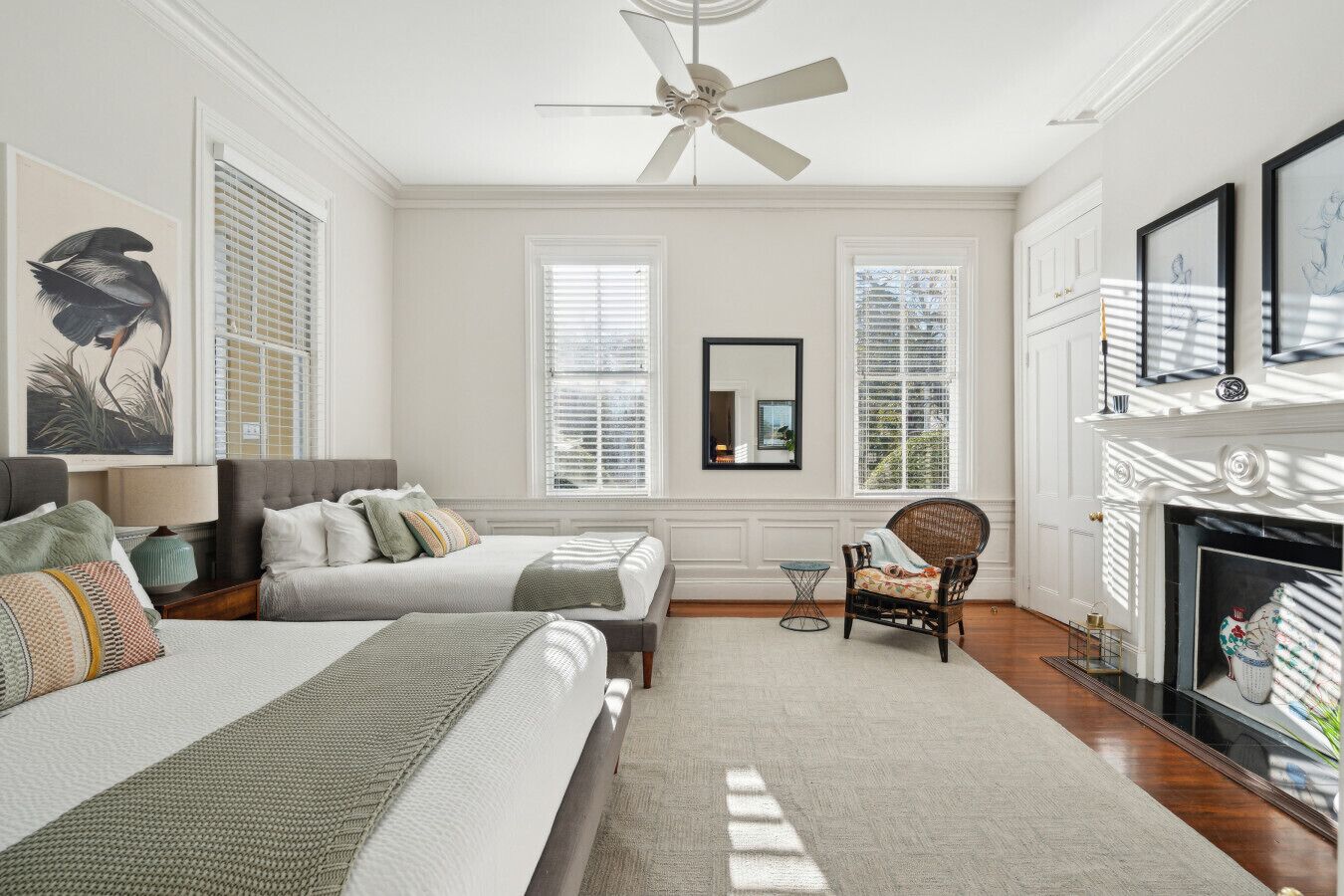 2 Schlafzimmer, Schreibtisch, Bügeleisen/Bügelbrett, Reisekinderbett